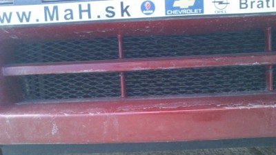 DSC_0125.jpg (134.14 KiB) Zobrazeno 9660 x tiež aj ochrannú mriežku chladiča